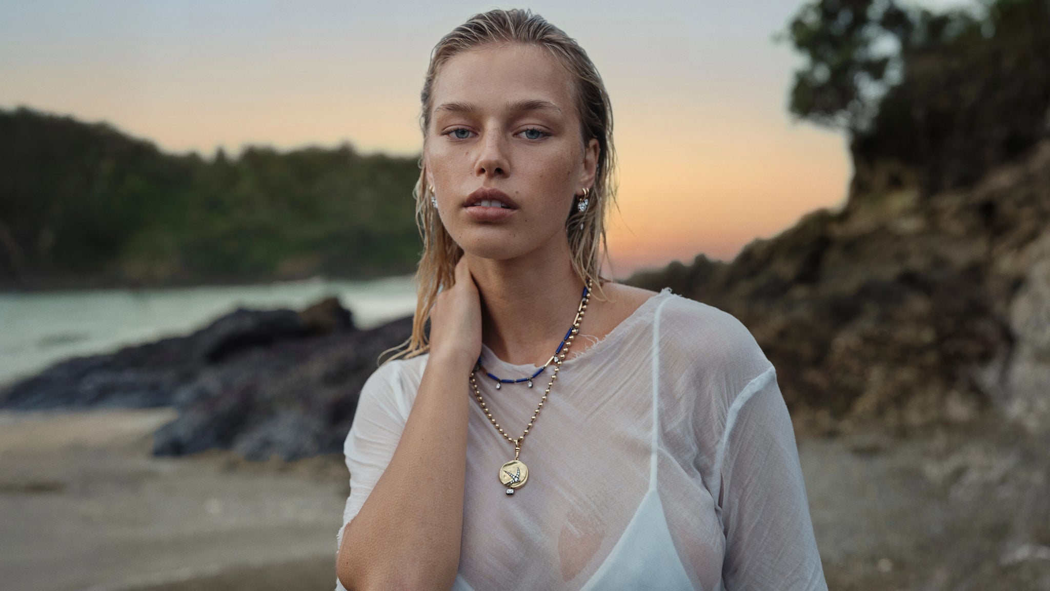 NECKLACES & PENDANTS