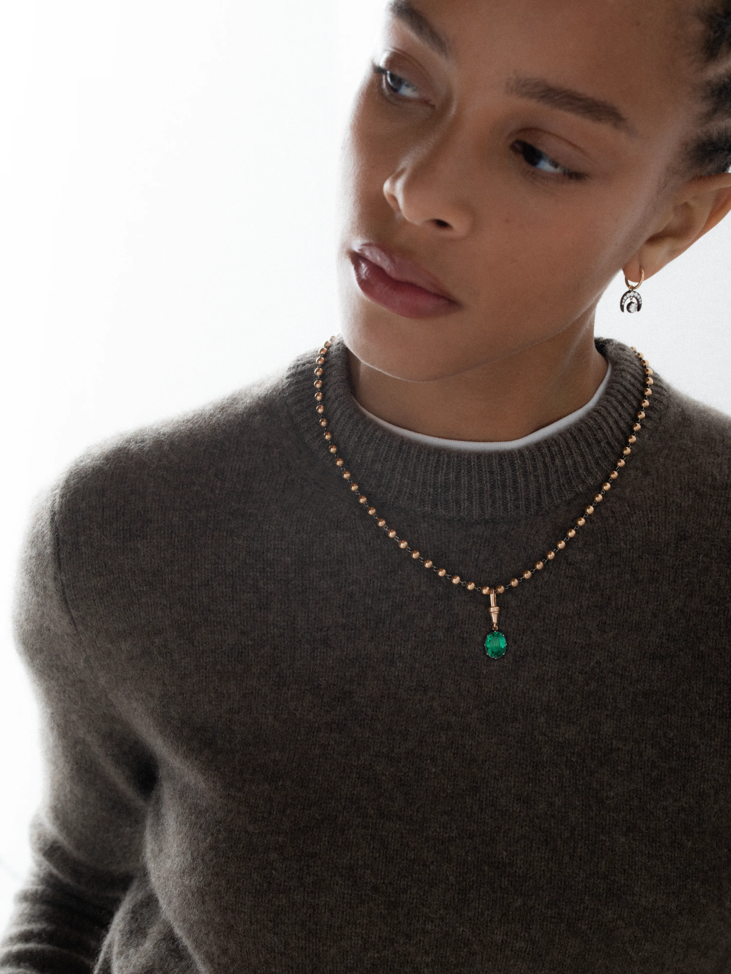 Ball n Chain 3.96ct Oval Emerald Pendant View 3