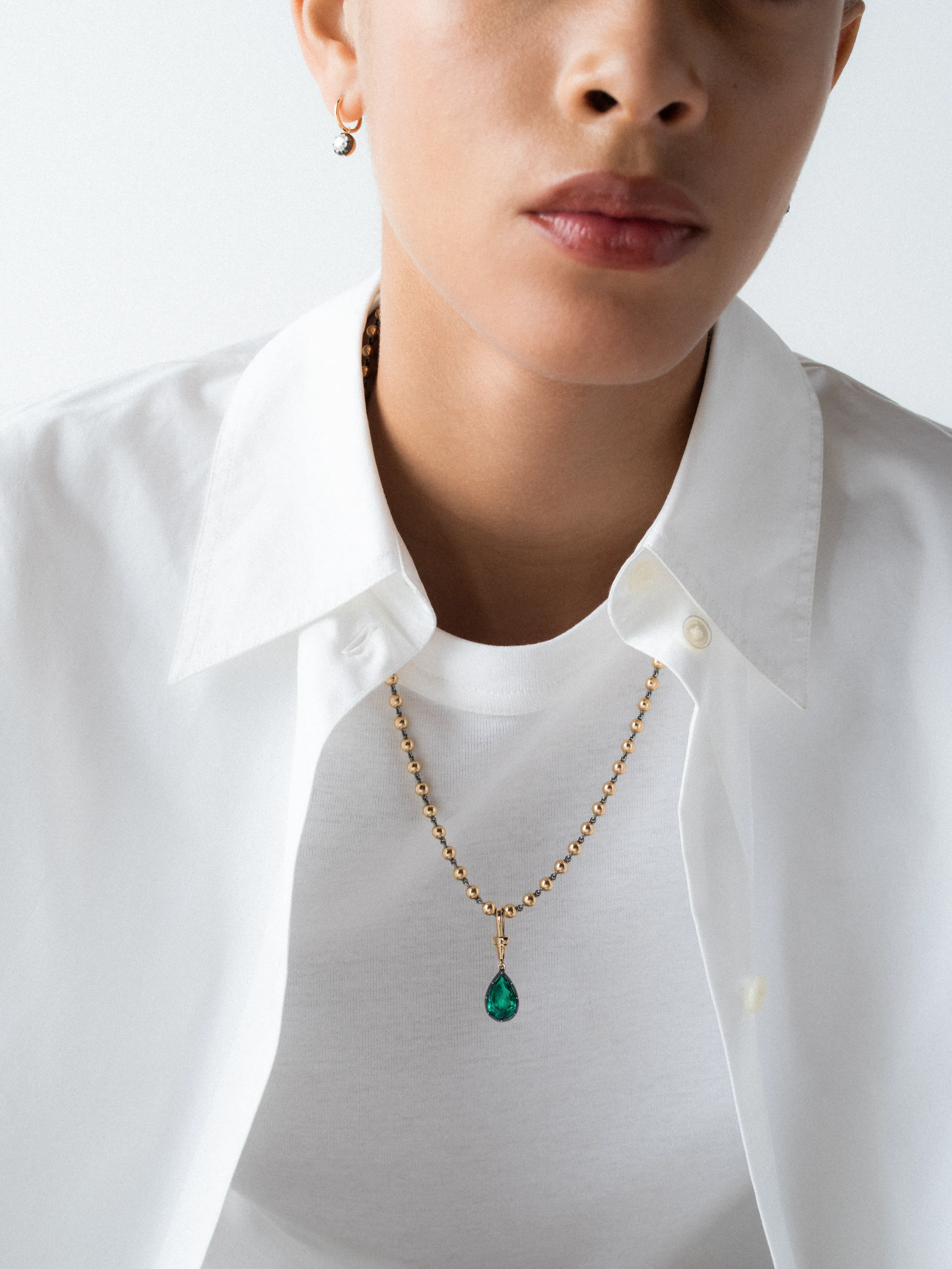 Ball n Chain 4.04ct Pear-Shaped Emerald Pendant View 3