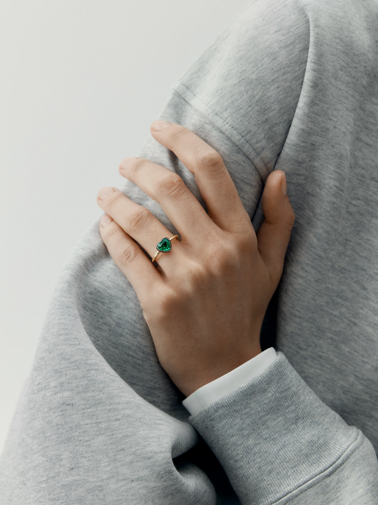 1.34ct Heart-Shaped Emerald Button Back Ring View 3